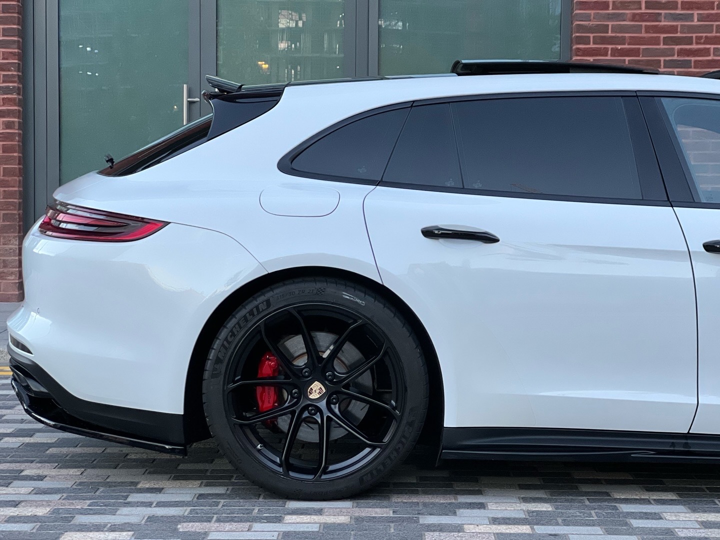 Pearl Sport Turismo Porsche Panamera - Image 3