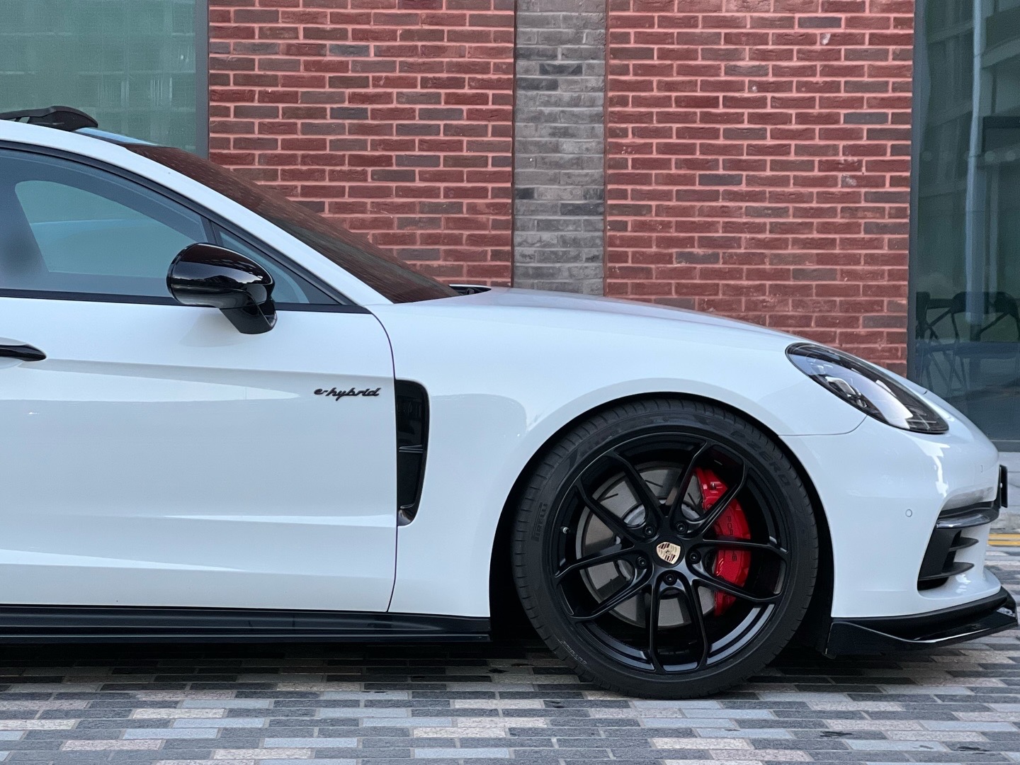 Pearl Sport Turismo Porsche Panamera - Image 4